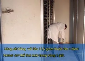 vệ sinh và xông sát trùng máy ấp trứng