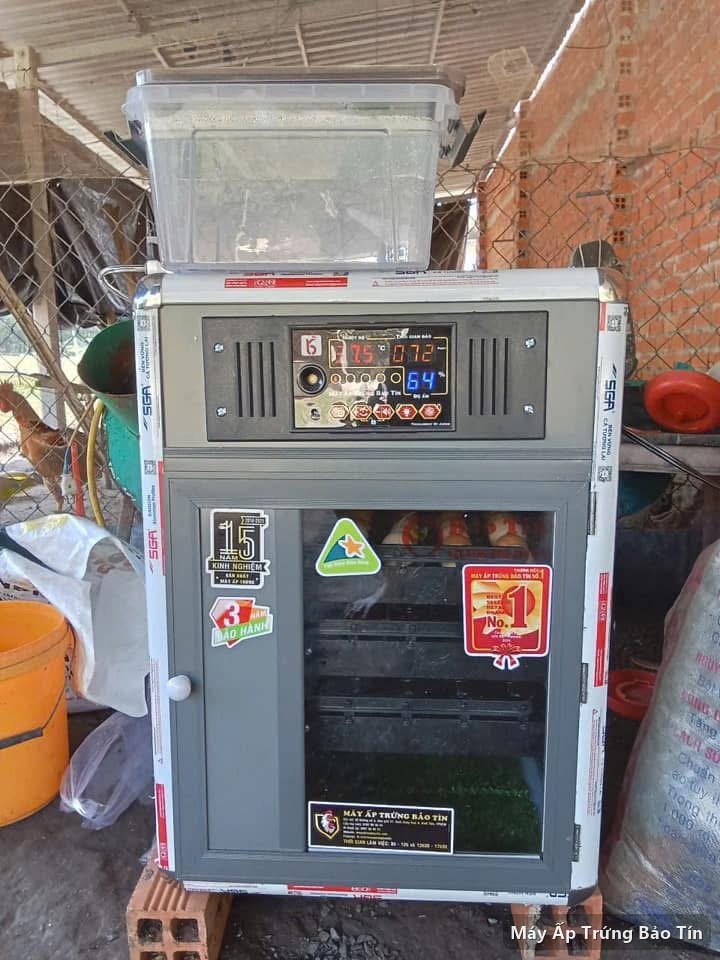 Máy ấp trứng Bảo Tín PLUS-198 lắp đặt tại trại gà của khách với tem 15 năm kinh nghiệm và bảo hành 3 năm